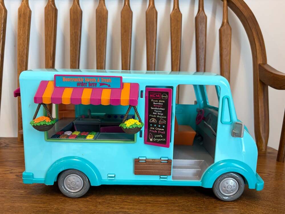 Li'l Woodzeez Honeysuckle Sweets & Treats Food Truck Playset